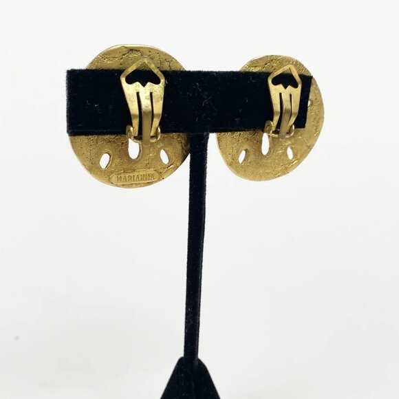 Vintage Sand Dollar Gold-Tone Metal Signed Clip-On Earrings by "Marianna" - Picture 3 of 5